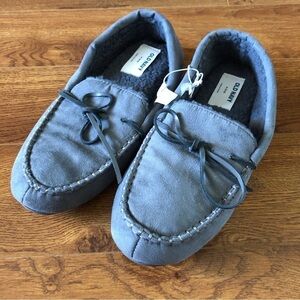 Old Navy Gray sherpa lined house shoes in size 8-9